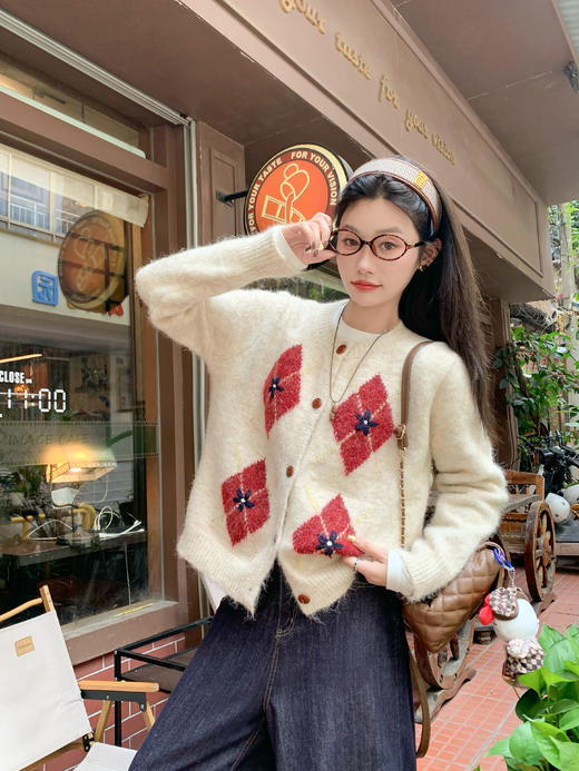 <曾小咸推荐> 现货秒杀！微信超特价！学院风菱格毛衣外套 日常189.99 立减90 秒杀99.99！ 商品图12