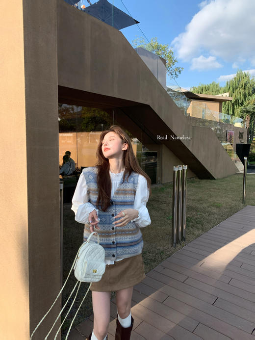 Read Nameless /蓝色花纹绵羊毛马甲+春款法式衬衫 2025/12/8 商品图1