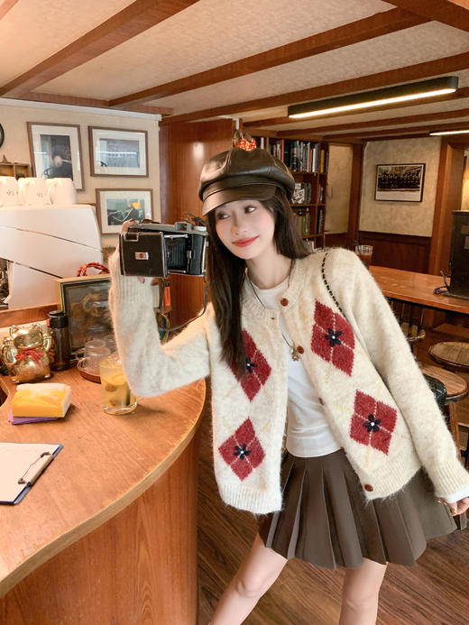 <曾小咸推荐> 现货秒杀！微信超特价！学院风菱格毛衣外套 日常189.99 立减90 秒杀99.99！ 商品图10