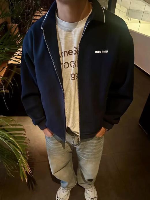 D120803珠地徽标字母Logo刺绣海军蓝夹克外套 商品图9