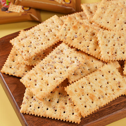 黑松露火腿苏打饼干 ， 入口就是黑松露的香，咸香酥脆，营养饱腹轻负担！ 商品图1
