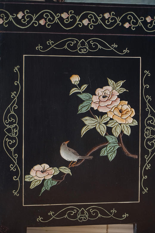 独角鹿西洋古董 20世纪中国出品湖畔仙鹤主题金地款彩雕漆六曲屏风 商品图9