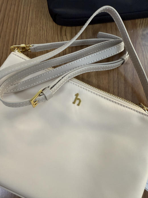 【秒杀价已调 直接拍】哈吉斯 韩国专柜 尼龙斜挎包 商品图9