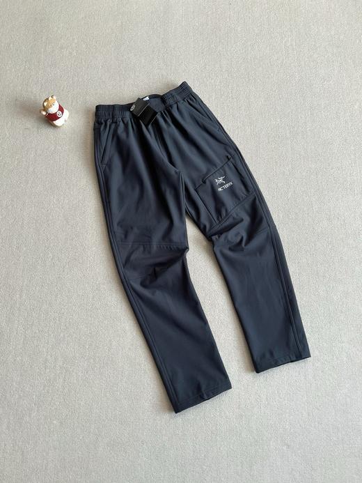 当寒潮席卷山野，加绒软壳裤便是移动的温暖堡垒 商品图3