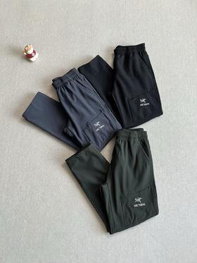 当寒潮席卷山野，加绒软壳裤便是移动的温暖堡垒