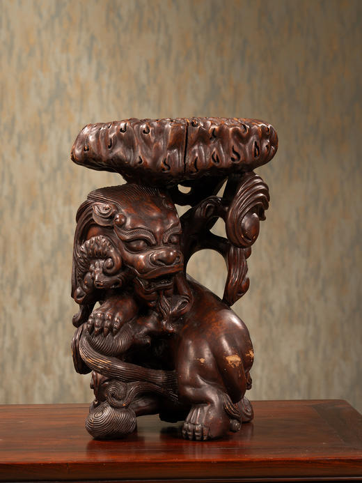 清	红木整挖瑞兽衔灵芝器座 商品图4