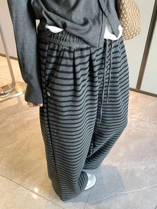 D120832休闲舒适风格高腰抽绳设计竖条纹的宽松阔腿裤 商品图14