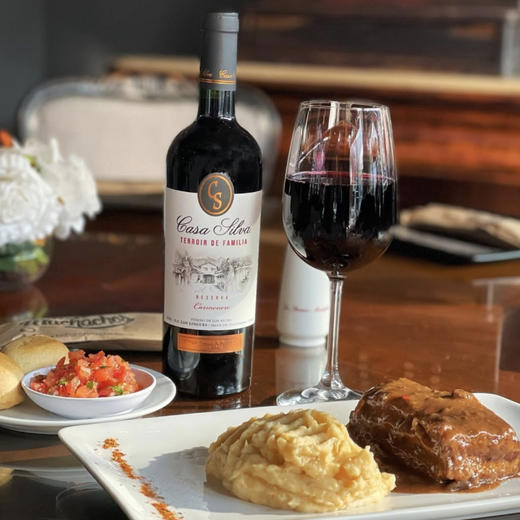 高分金奖！智利一级庄出品 玺瓦庄园家族之风珍藏佳美娜干红 Casa Silva Terroir de Familia Reserva Carmenere 2021 商品图2