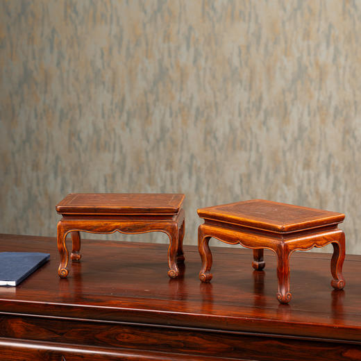 清	黄花梨束腰三弯腿器座（一对） 商品图4