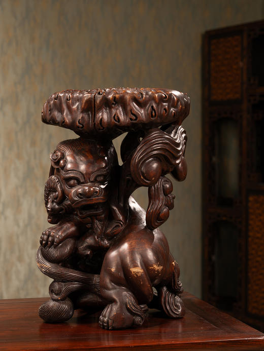 清	红木整挖瑞兽衔灵芝器座 商品图1