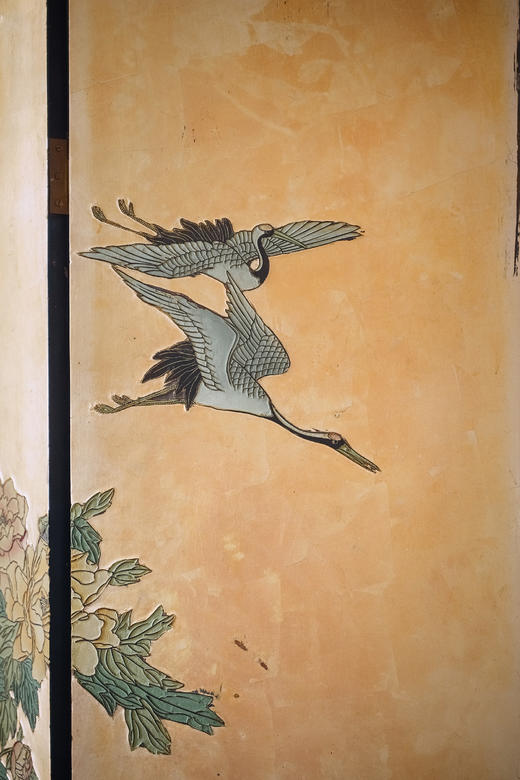 独角鹿西洋古董 20世纪中国出品湖畔仙鹤主题金地款彩雕漆六曲屏风 商品图4