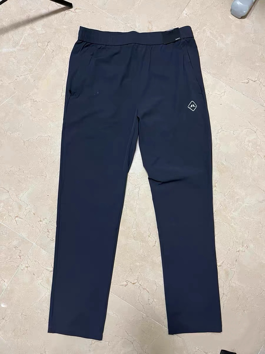 原单正品 J.LINDEBERG金林德伯格深灰色商务休闲长裤。换季断码特价,
只有2XL 3XL 码
全新带吊牌，特价出，无质量问题不退不换，介意勿拍