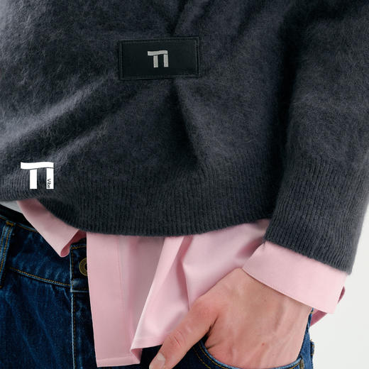 启世录TIWILLTANG“柔愈雾霭”奢柔绵羊绒暖织无缝羊毛针织套衫 商品图3