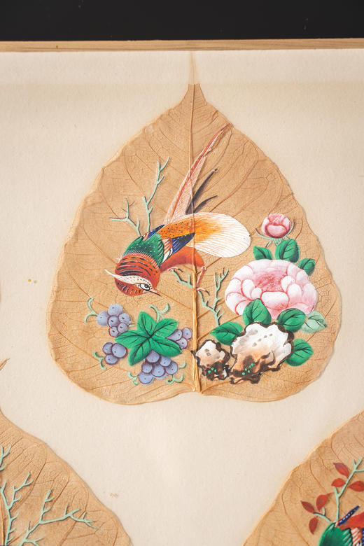 【已售】独角鹿西洋古董19世纪中国清代出品鎏金精雕外框装裱菩提叶彩绘工笔画五件套《花鸟果实》 商品图7