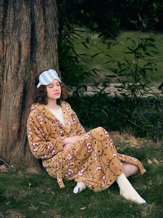 Hello Kitty法兰绒连帽睡袍 焦糖色双面绒慵懒廓形 居家办公 熬夜追剧随意一裹 暖绒绒 行走的云朵被 商品图2