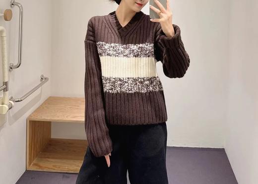 D120879复古气质拼色条纹小V领落肩宽松坑条加厚针织毛衣 商品图6