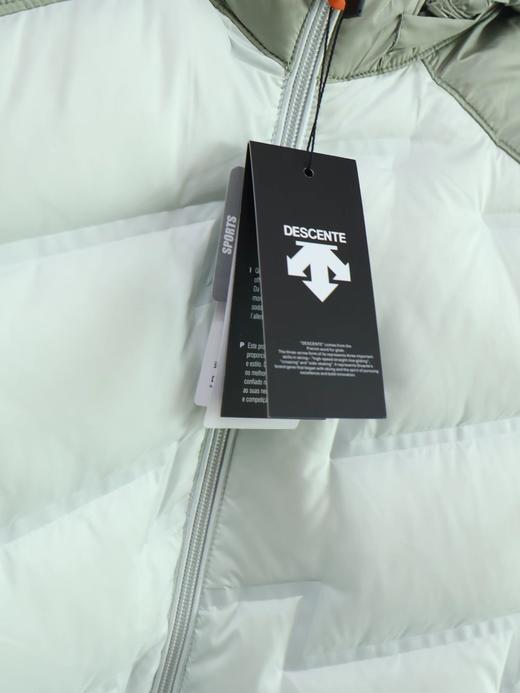 D120823冬新款防风防水连帽轻薄羽绒服男女同款 商品图12