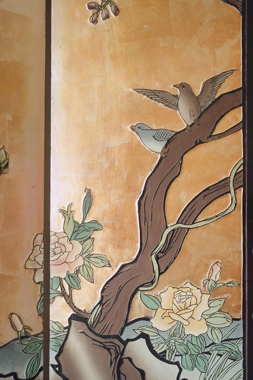 独角鹿西洋古董 20世纪中国出品湖畔仙鹤主题金地款彩雕漆六曲屏风 商品图3