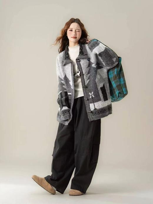 D120837复古潮酷风黑灰白高领牛角扣针织开衫外套 商品图7