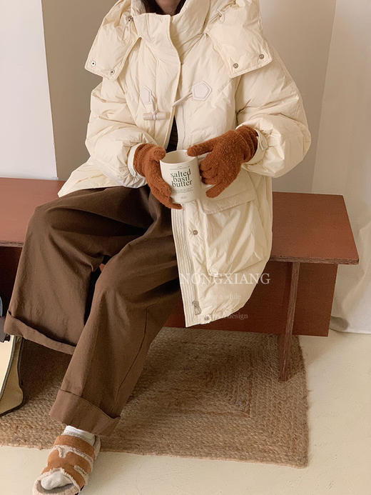 高颜值又保暖【卉遇&中长款木头扣羽绒服HY-26】90白鸭绒填充  商品图7