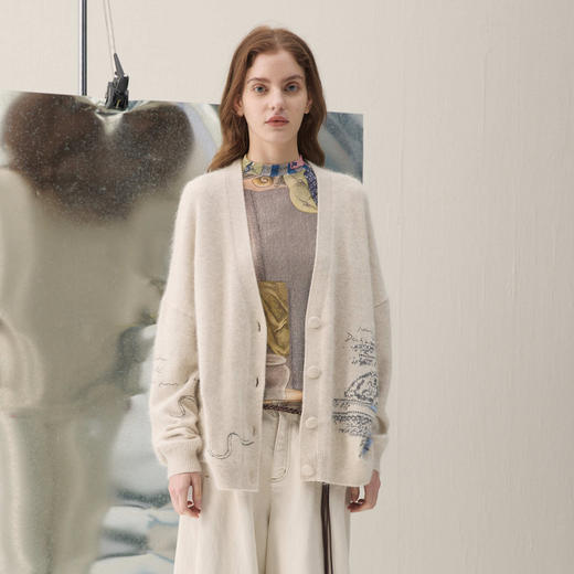 谜底V领针织开衫长袖2026年春季新品艺术肌理温暖毛衣女261MZ0339 商品图0