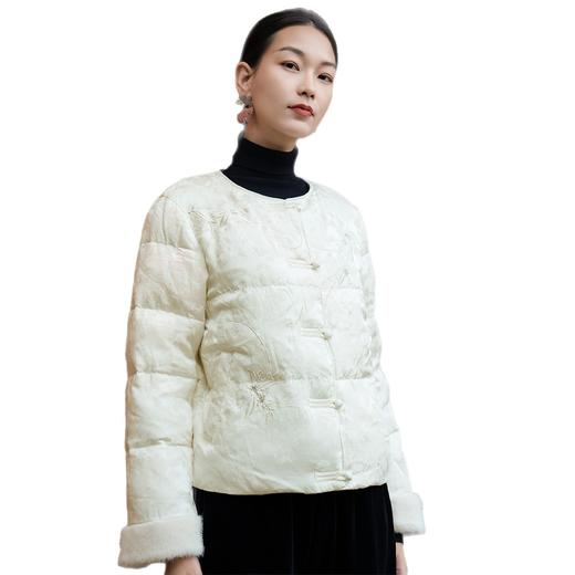 「自」全新升级【铂金会员569/天猫769/差价200】(10107)洛诗琳新中式风短款羽绒服2025冬季重工刺绣国风保暖短外套 商品图4