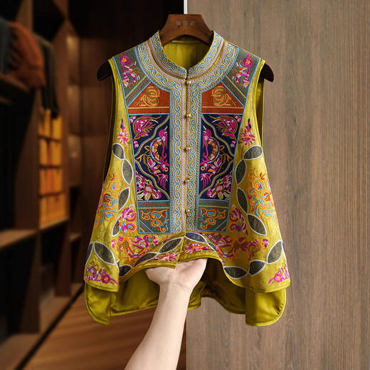 丁摩 黄色重工国潮风刺绣新中式马甲女坎肩独特超好看外穿上衣5ZF-4854 商品图0