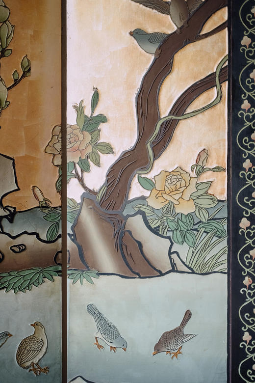独角鹿西洋古董 20世纪中国出品湖畔仙鹤主题金地款彩雕漆六曲屏风 商品图8