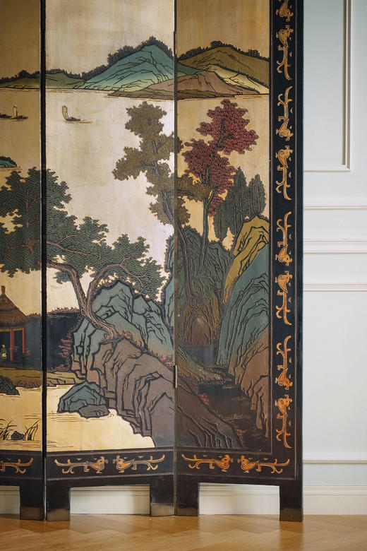 独角鹿西洋古董 20世纪中国出品传统山水亭台主题金地款彩雕漆双面六曲屏风 商品图8
