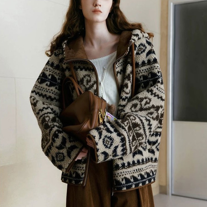 【爆单3-7发货】游牧风费尔岛毛绒外套，重磅780G提花色织环保羊羔毛+皮毛一体环保麂皮绒  层次感很好，超有游牧风氛围，高级感拉满~出片就靠它！