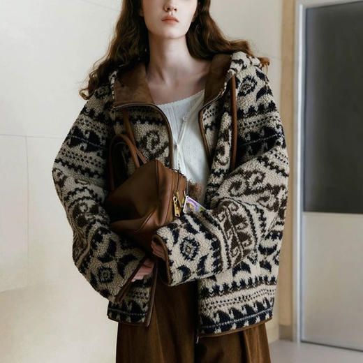 【爆单3-7发货】游牧风费尔岛毛绒外套，重磅780G提花色织环保羊羔毛+皮毛一体环保麂皮绒  层次感很好，超有游牧风氛围，高级感拉满~出片就靠它！ 商品图0