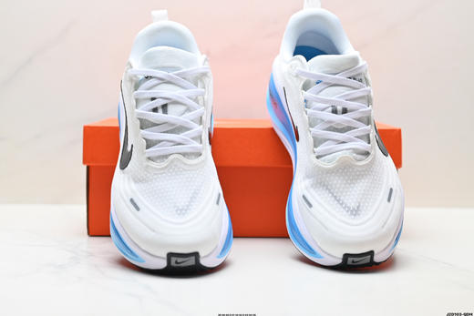 耐克NIKE VOMERO PLUS减震防滑低帮跑步鞋IM6776-060男鞋 商品图6