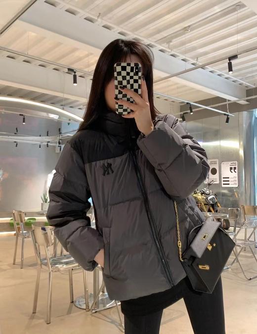 D120865刺绣小logo图案宽松拉链长袖几何图案灰黑拼色立领羽绒服 商品图9