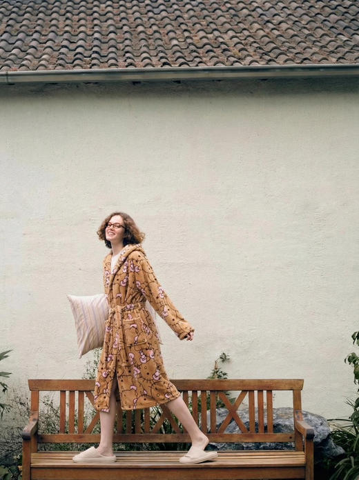 Hello Kitty法兰绒连帽睡袍 焦糖色双面绒慵懒廓形 居家办公 熬夜追剧随意一裹 暖绒绒 行走的云朵被 商品图5