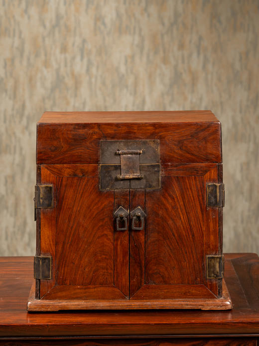 清	黄花梨满彻平顶官皮箱 商品图4