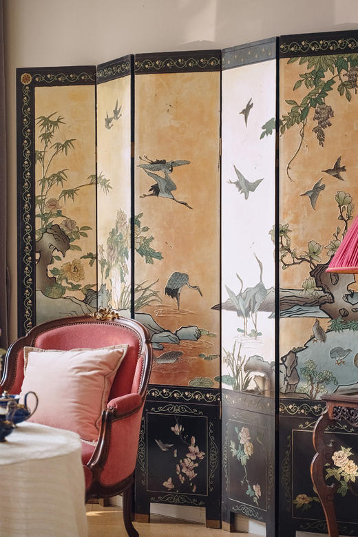 独角鹿西洋古董 20世纪中国出品湖畔仙鹤主题金地款彩雕漆六曲屏风 商品图2