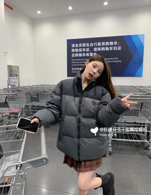 D120865刺绣小logo图案宽松拉链长袖几何图案灰黑拼色立领羽绒服 商品图5