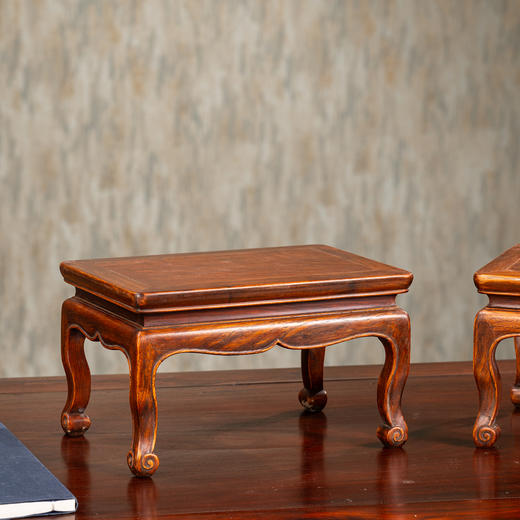 清	黄花梨束腰三弯腿器座（一对） 商品图3