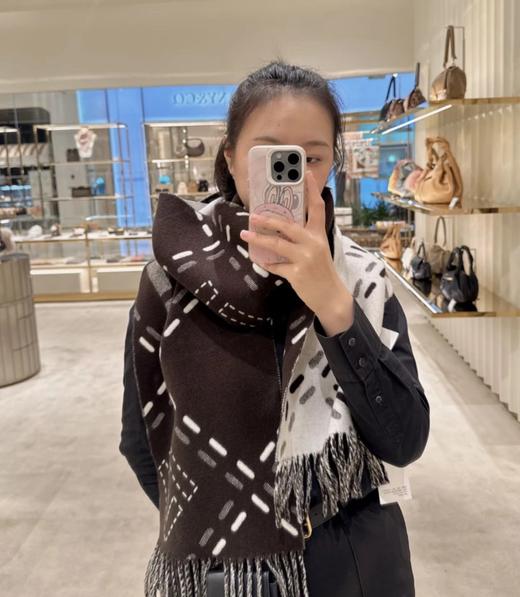 福利款   FF虚线双面提花围巾   重磅 手感超好   双面异色羊毛围巾  自带清冷贵气 商品图1