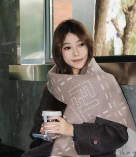 福利款   FF虚线双面提花围巾   重磅 手感超好   双面异色羊毛围巾  自带清冷贵气