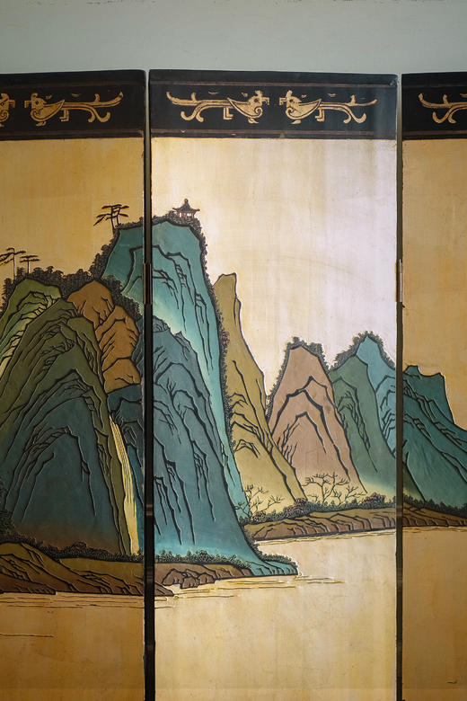 独角鹿西洋古董 20世纪中国出品传统山水亭台主题金地款彩雕漆双面六曲屏风 商品图3