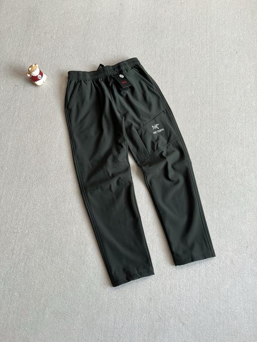 当寒潮席卷山野，加绒软壳裤便是移动的温暖堡垒 商品图2