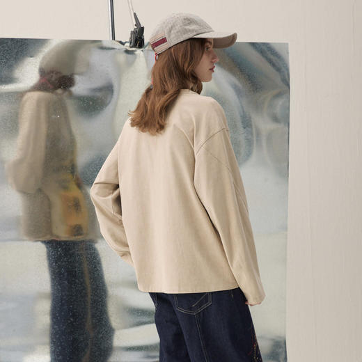 谜底复古印花T恤长袖2026春季新品蜡染柔软松弛微落肩女261MT0001 商品图2