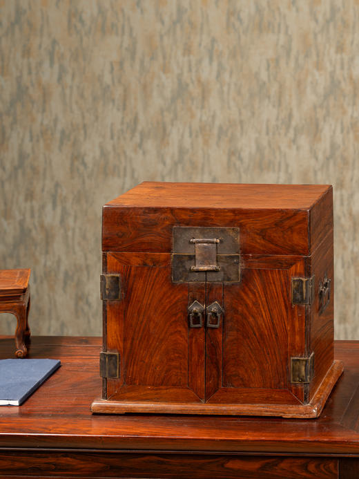 清	黄花梨满彻平顶官皮箱 商品图0