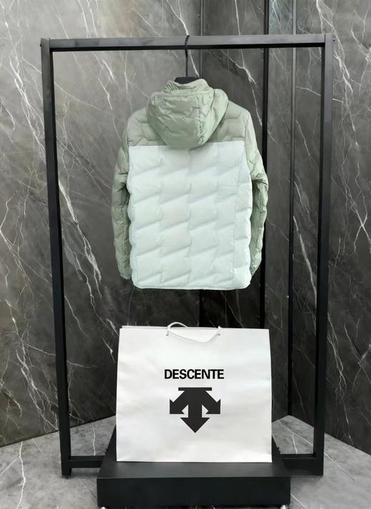 D120823冬新款防风防水连帽轻薄羽绒服男女同款 商品图3