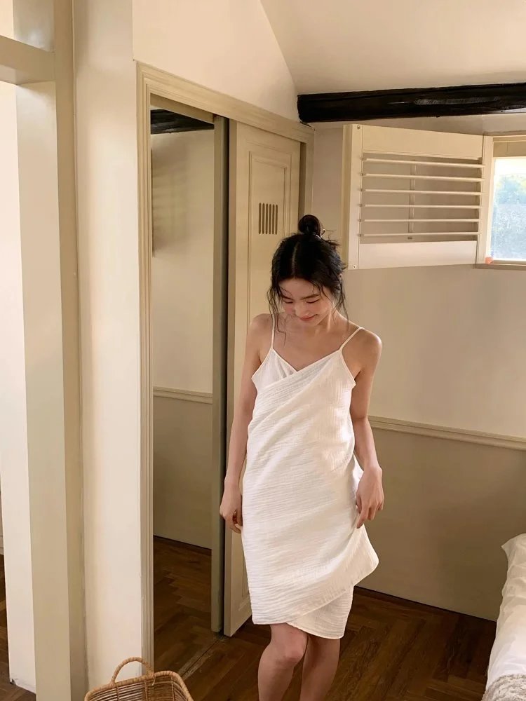 【Aroma Haven韩风吊带露背式浴裙】大露背设计，一条=浴巾+浴袍+吊带睡裙+沙滩巾+空调毯，实用中又透着小性感，真的超贴心WD