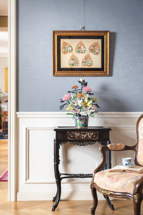 【已售】独角鹿西洋古董19世纪中国清代出品鎏金精雕外框装裱菩提叶彩绘工笔画五件套《花鸟果实》