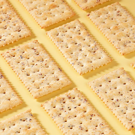 黑松露火腿苏打饼干 ， 入口就是黑松露的香，咸香酥脆，营养饱腹轻负担！ 商品图5