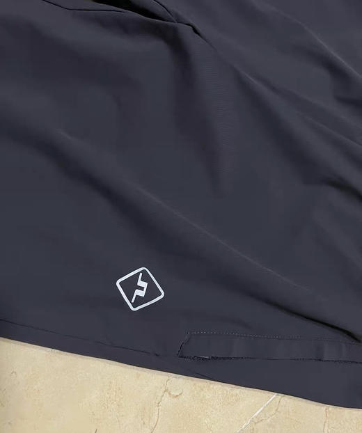 原单正品 J.LINDEBERG金林德伯格深灰色商务休闲长裤。换季断码特价,
只有2XL 3XL 码
全新带吊牌，特价出，无质量问题不退不换，介意勿拍 商品图1