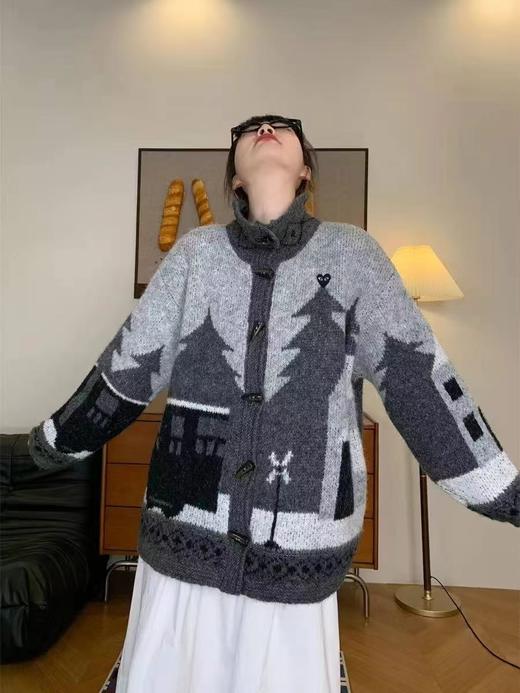 D120837复古潮酷风黑灰白高领牛角扣针织开衫外套 商品图0